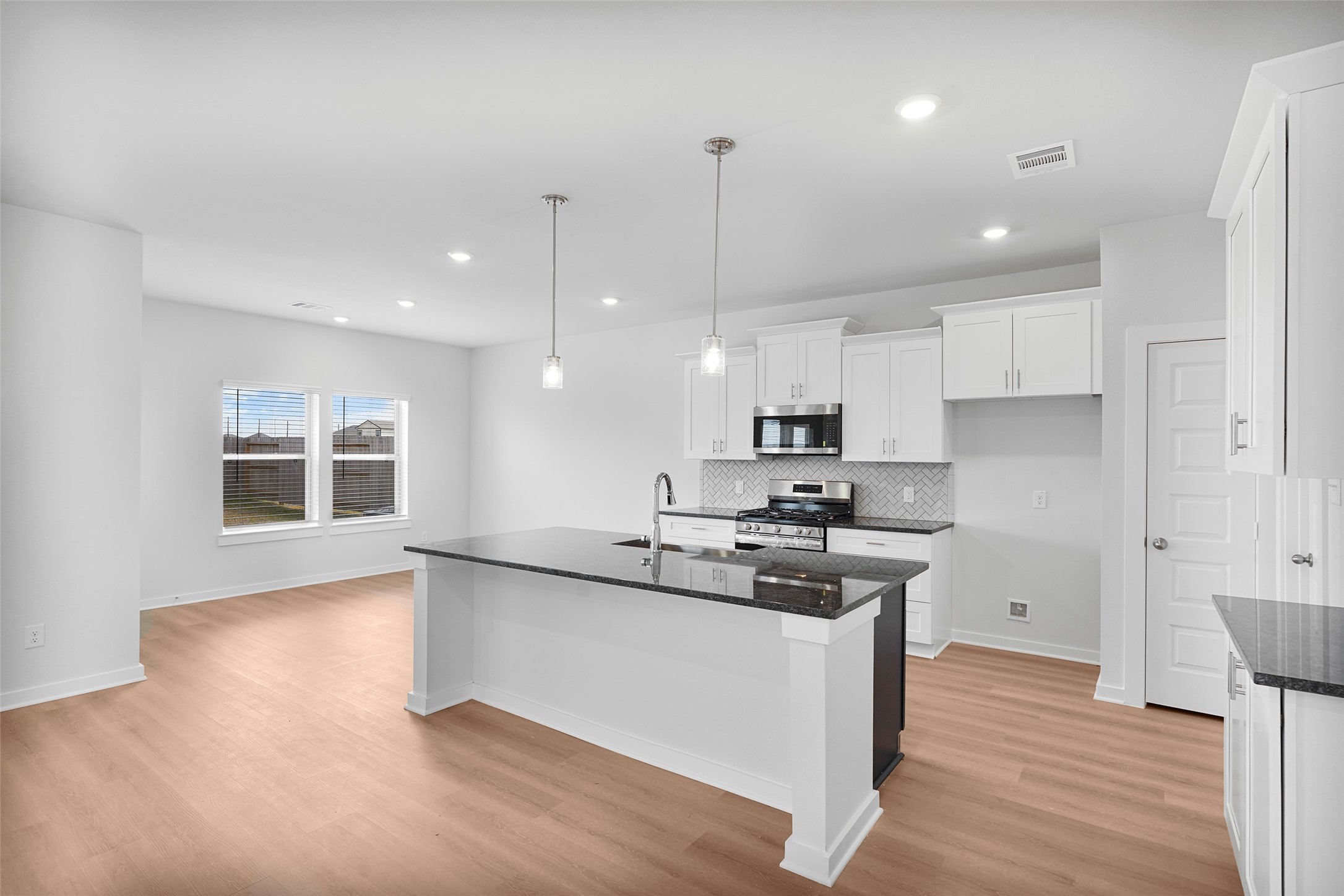 6415 Bolinas Court Rosharon, TX 77583 - Photo 9 of 31