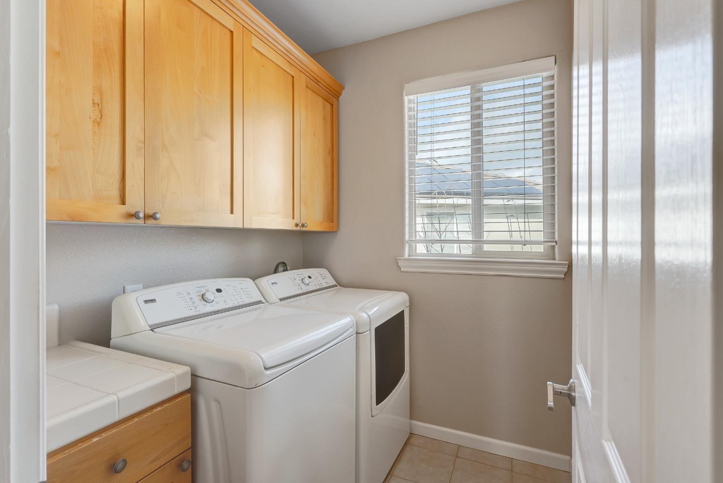 8850 Morey Way Gilroy, CA 95020 - Photo 20 of 34 a utility room with dryer and washer