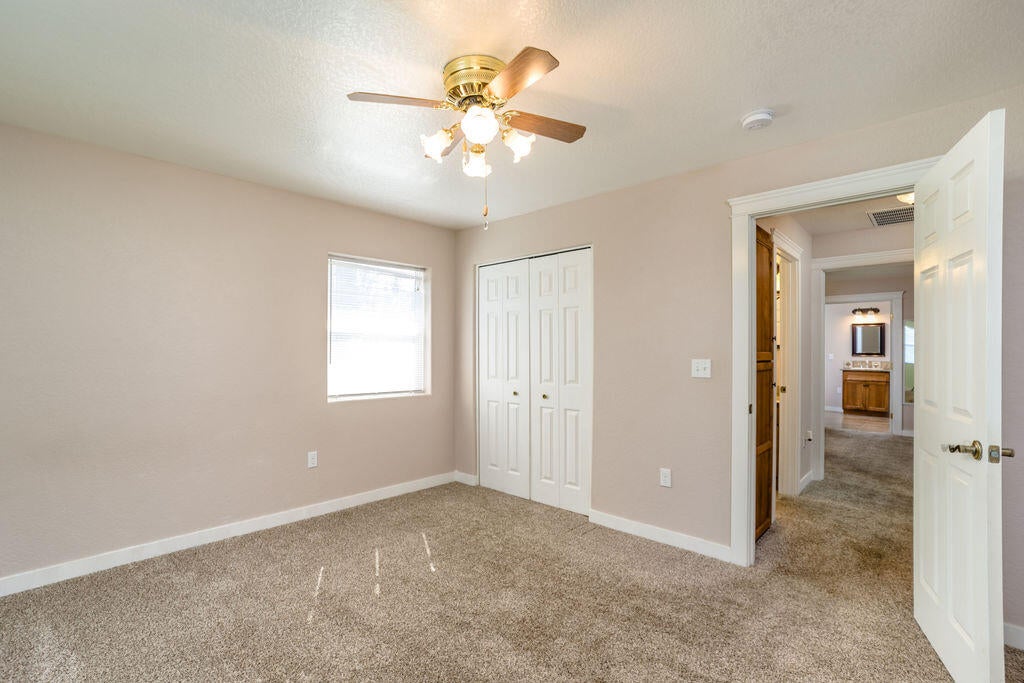 3149 Hanley Road Central Point, OR 97502 - Photo 16 of 47 Second bedroom