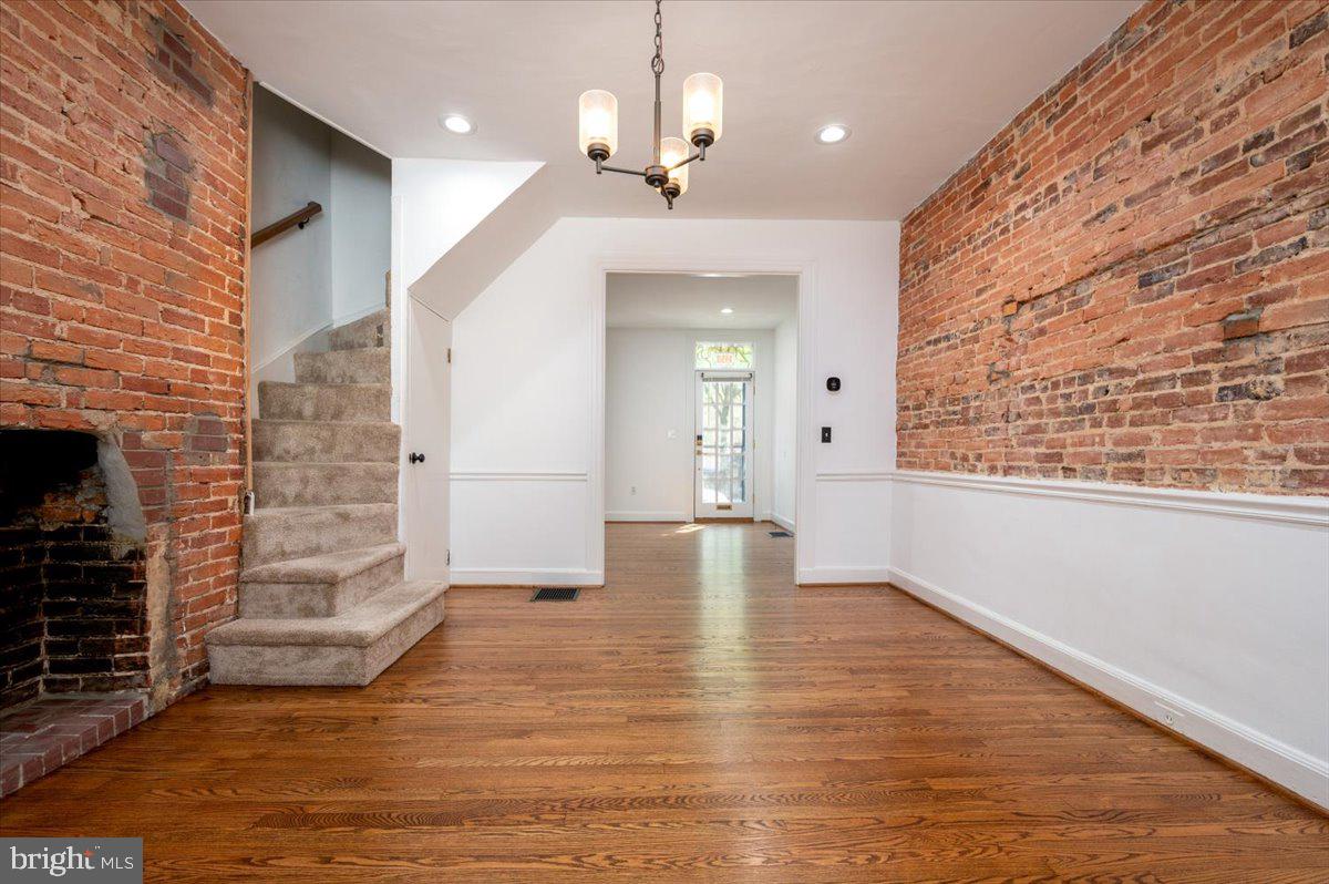 1450 Riverside Avenue Baltimore, MD 21230 - Photo 9 of 38 Dining/living area