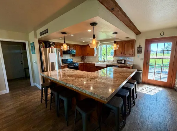 $990,000 | 6560 North Bethel Avenue, Clovis, CA 93619