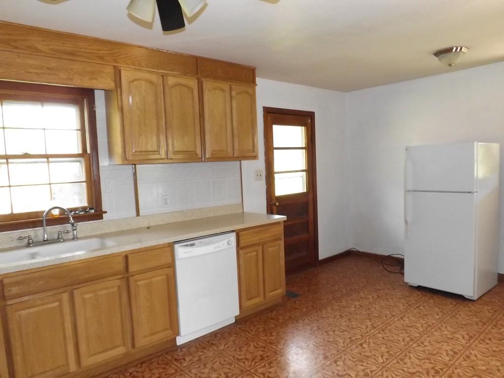 4874 Wolf Creek Road Spring City, TN 37381 - Photo 13 of 39 kitchen 5