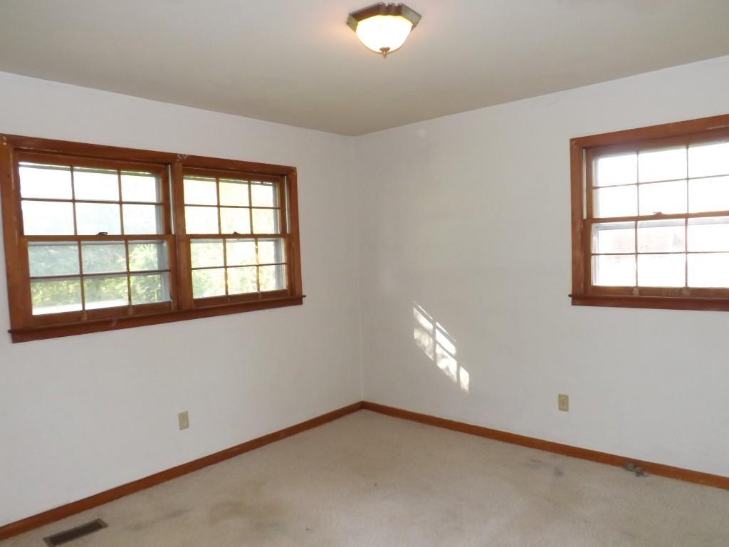 4874 Wolf Creek Road Spring City, TN 37381 - Photo 23 of 39 2nd bedroom