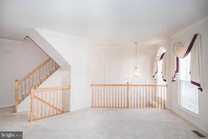 8359 Regal Oak Court Springfield, VA 22152 - Photo 4 of 38