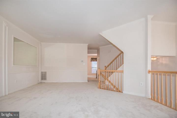 8359 Regal Oak Court Springfield, VA 22152 - Photo 6 of 38