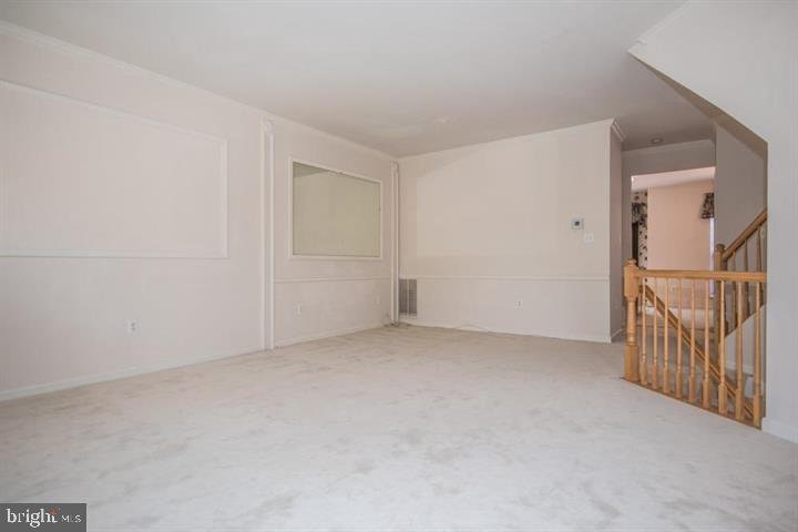 8359 Regal Oak Court Springfield, VA 22152 - Photo 7 of 38