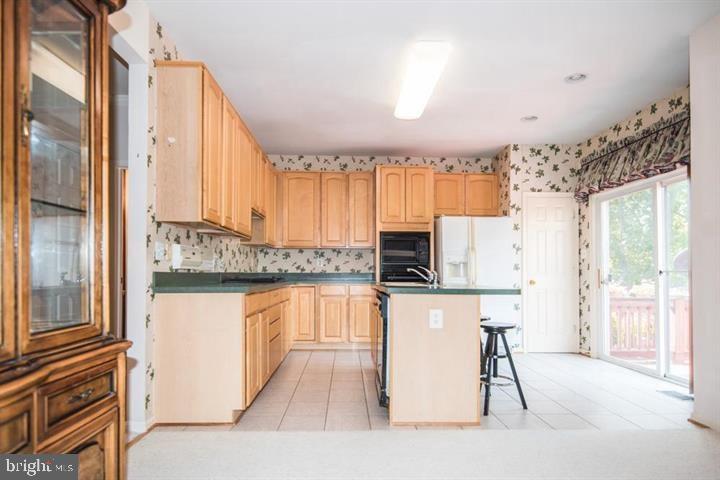 8359 Regal Oak Court Springfield, VA 22152 - Photo 9 of 38