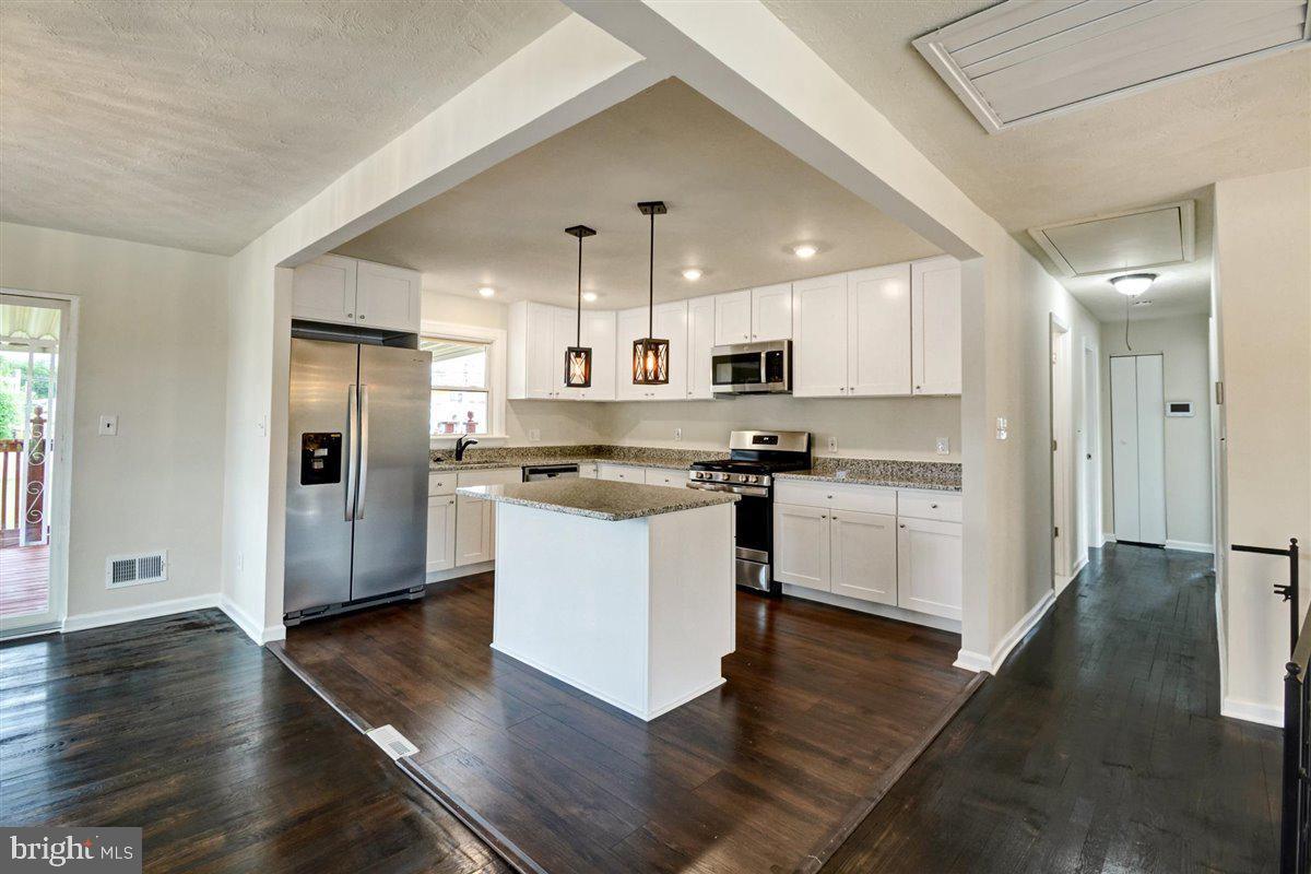 6315 Magdolena Road Baltimore, MD 21237 - Photo 5 of 39
