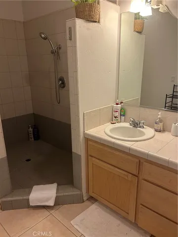 a view of entryway with furniture