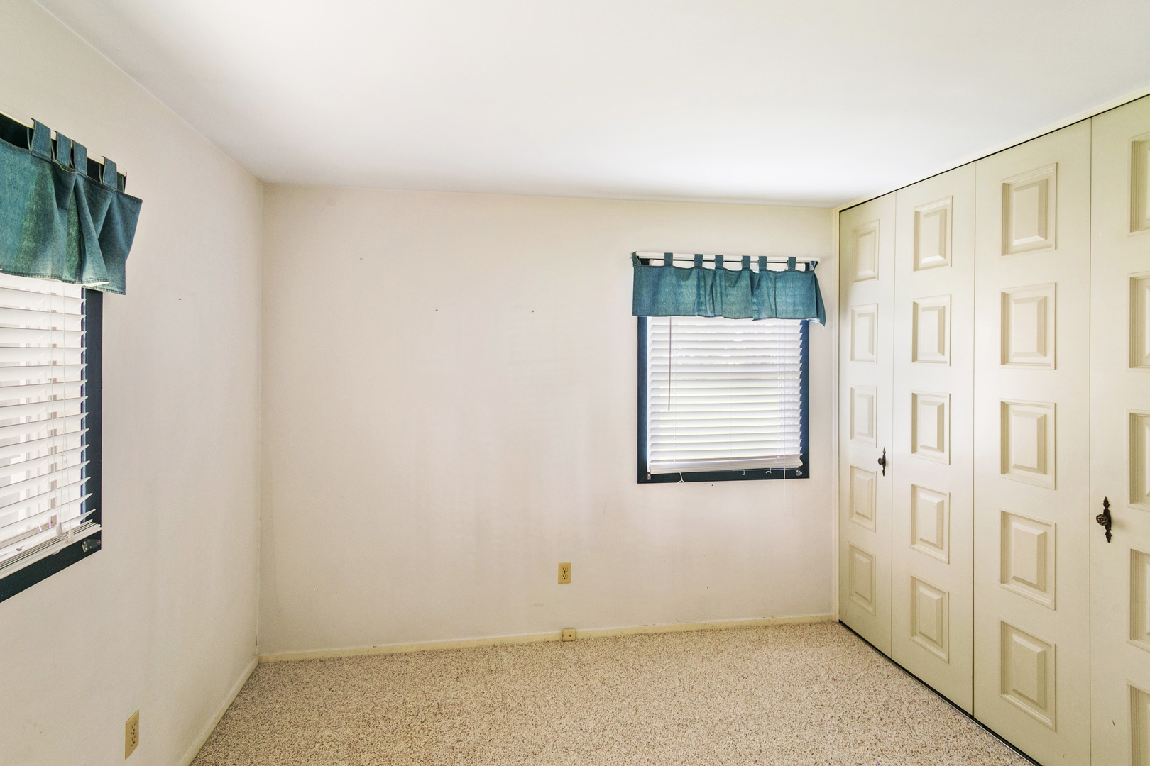 314 Boulder Hill Pass Montgomery, IL 60538 - Photo 17 of 19 an empty room with windows