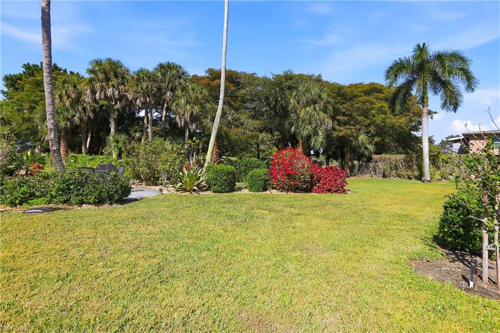 215 Cypress Way East, Unit E3 Naples, FL 34110 - Photo 32 of 48