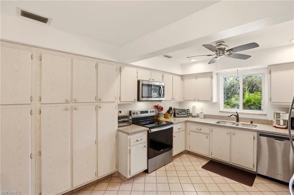 215 Cypress Way East, Unit E3 Naples, FL 34110 - Photo 7 of 48