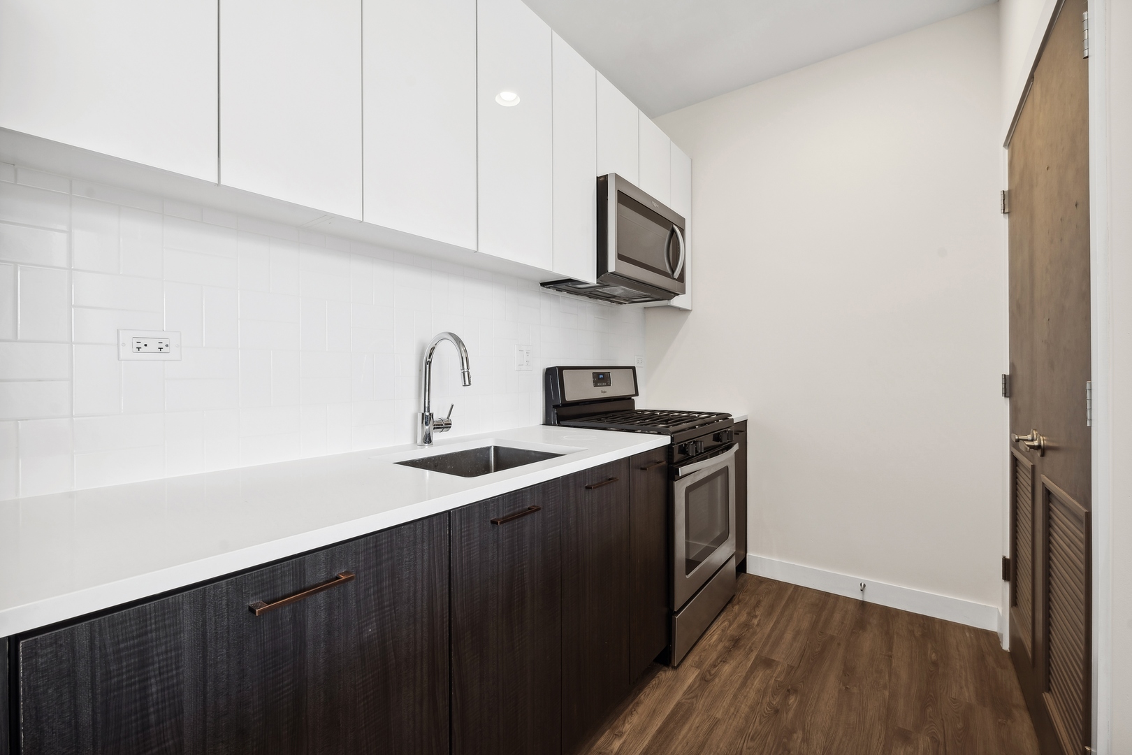 4027 North Broadway, Unit 302 Chicago, IL 60613 - Photo 3 of 17