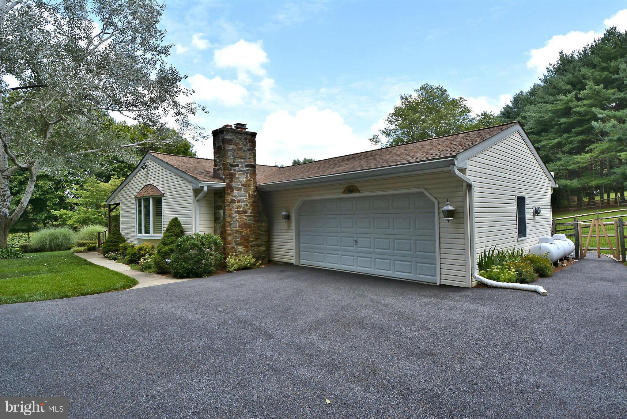 16441 Jm Pearce Road Monkton, MD 21111 - Photo 6 of 29 2 car garage