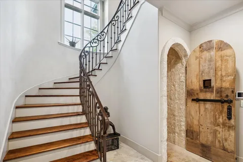 a kitchen that has a lot of cabinets in it