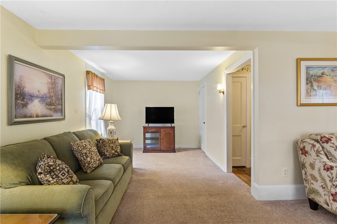 17 Rosedale Court Middletown, RI 02842 - Photo 12 of 28