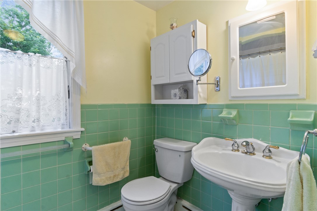 17 Rosedale Court Middletown, RI 02842 - Photo 15 of 28
