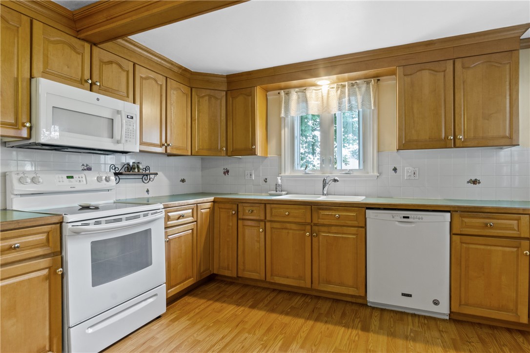 17 Rosedale Court Middletown, RI 02842 - Photo 5 of 28