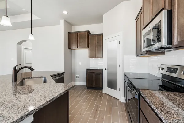 $2,200 | 514 Park Circle, Hondo, TX 78861