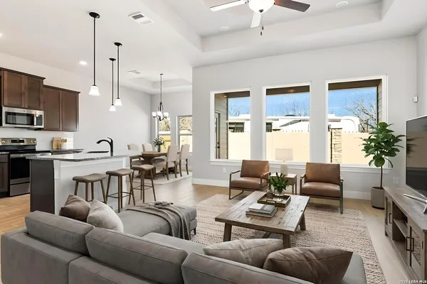 $2,200 | 514 Park Circle, Hondo, TX 78861