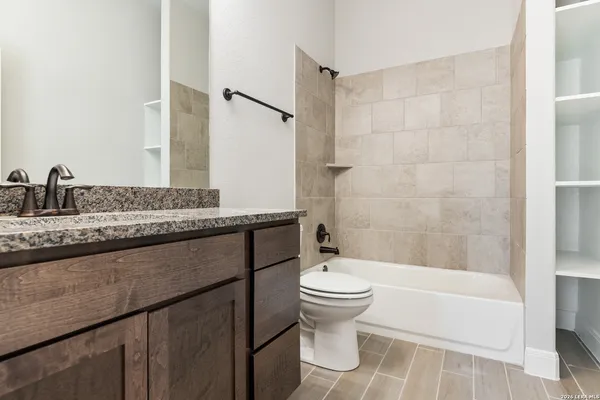 $2,100 | 514 Park Circle, Hondo, TX 78861