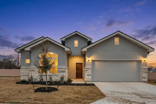 $2,200 | 514 Park Circle, Hondo, TX 78861