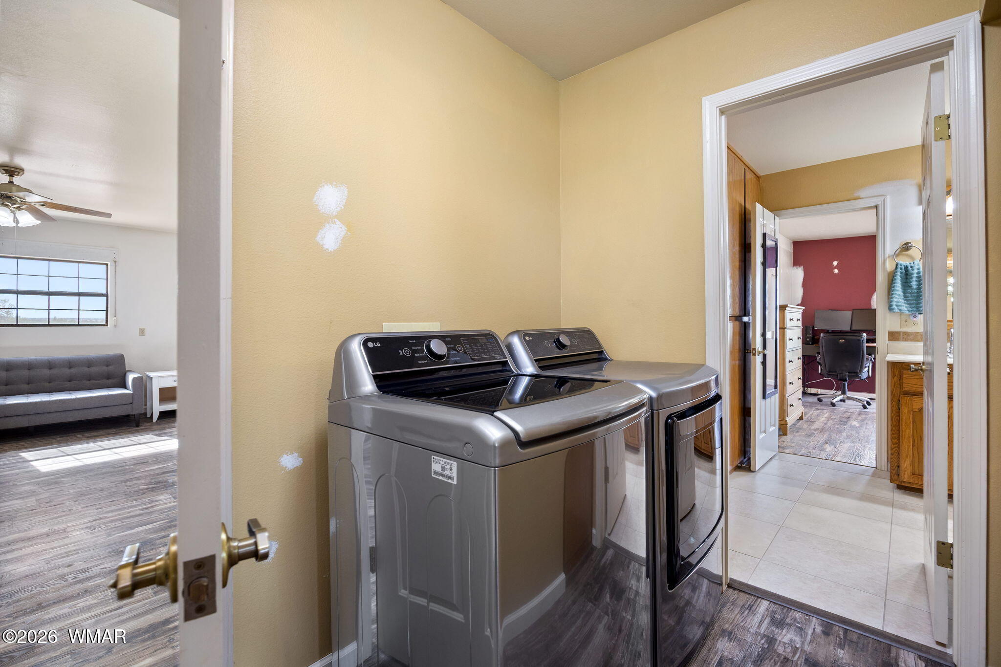 5335 Hay Hollow Road Snowflake, AZ 85937 - Photo 22 of 43 Laundry room inside the main home