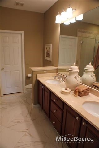 6602 Steeple Ridge, Unit 18 Clarkston, MI 48346 - Photo 12 of 21 Master Bath