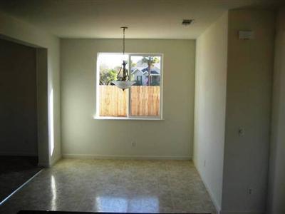 628 Abbott Court Reedley, CA 93654 - Photo 3 of 7 Dining Area