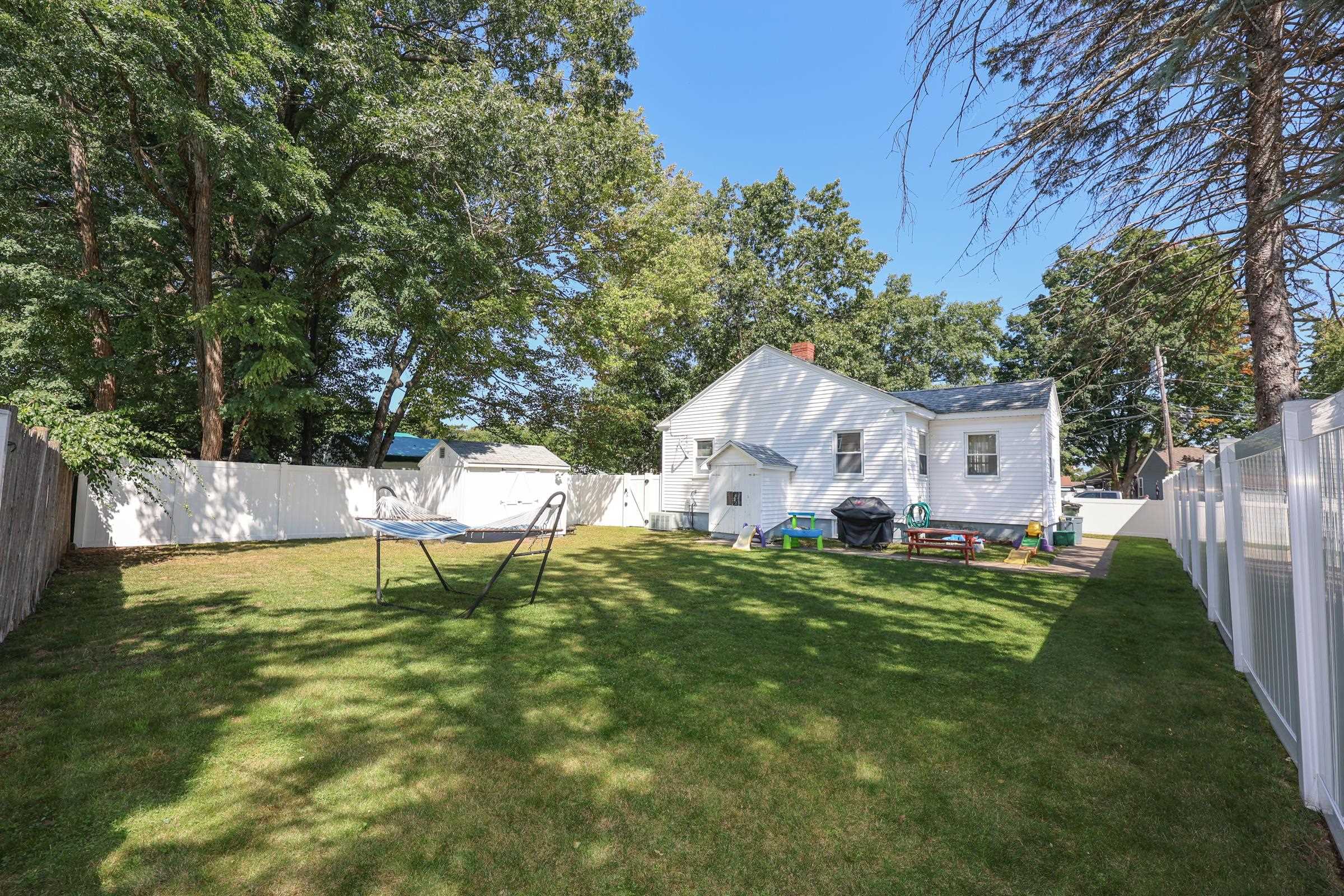 18 Provencher Street Manchester, NH 03102 - Photo 17 of 30