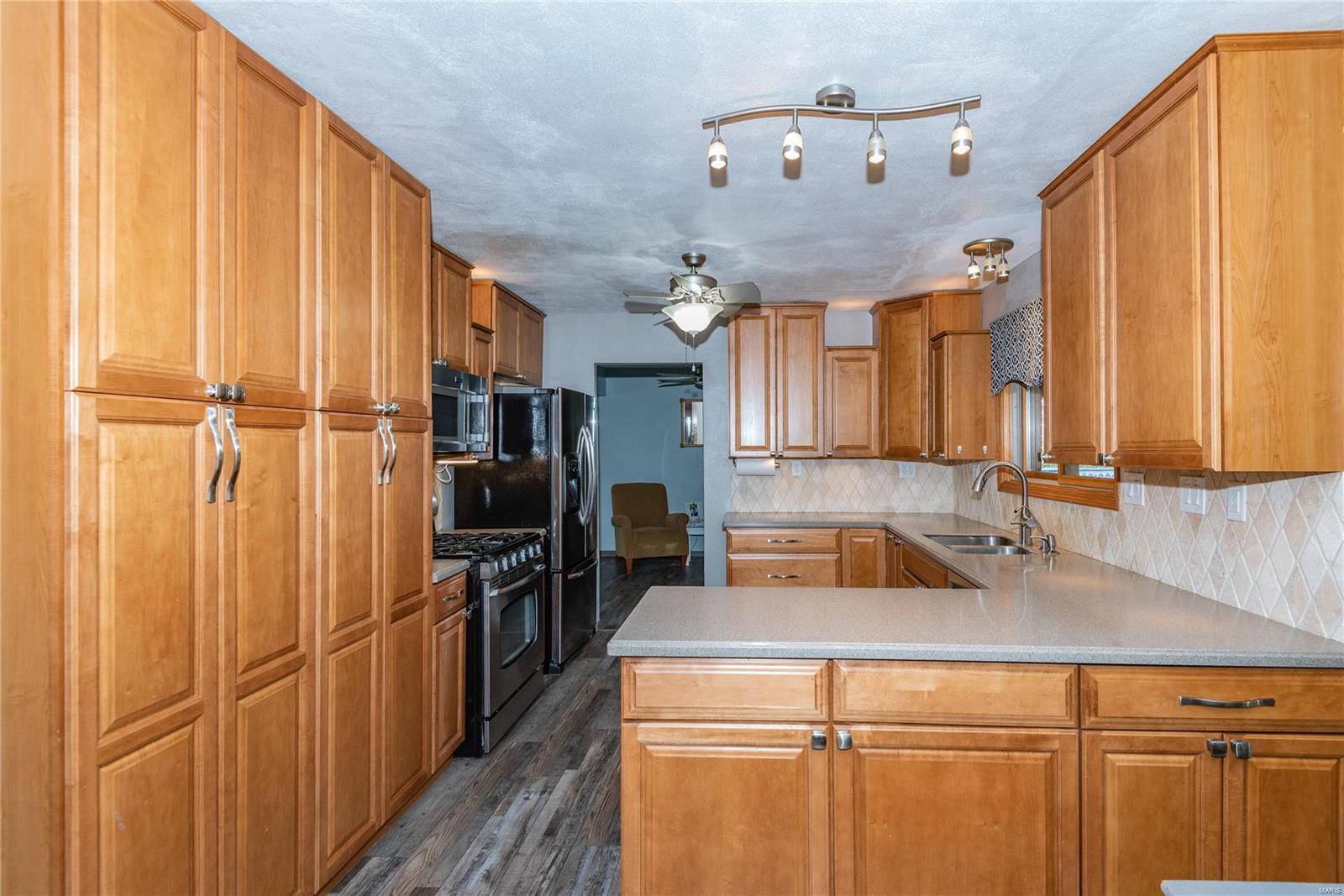 2013 Raintree Trail Collinsville, IL 62234 - Photo 4 of 34 Gallery Image 4