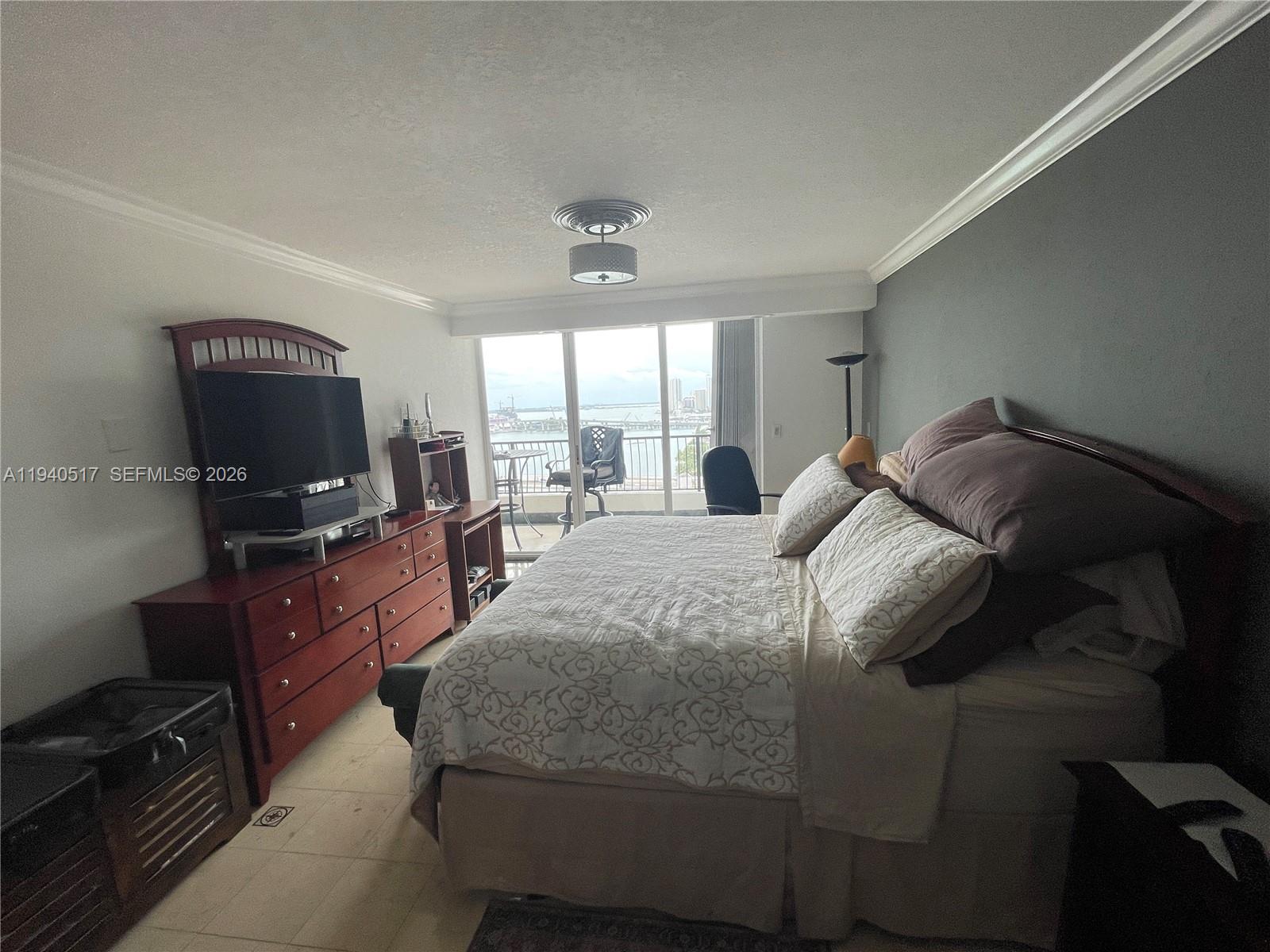 555 Northeast 15th Street, Unit 22I Miami, FL 33132 - Photo 11 of 17