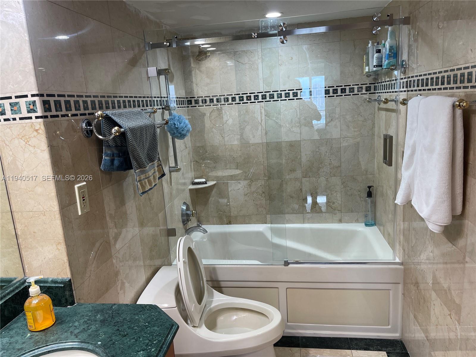 555 Northeast 15th Street, Unit 22I Miami, FL 33132 - Photo 13 of 17