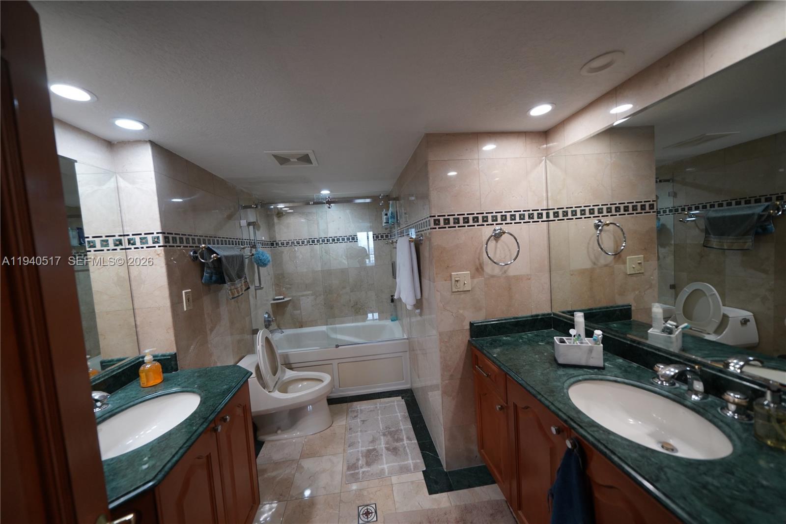 555 Northeast 15th Street, Unit 22I Miami, FL 33132 - Photo 14 of 17