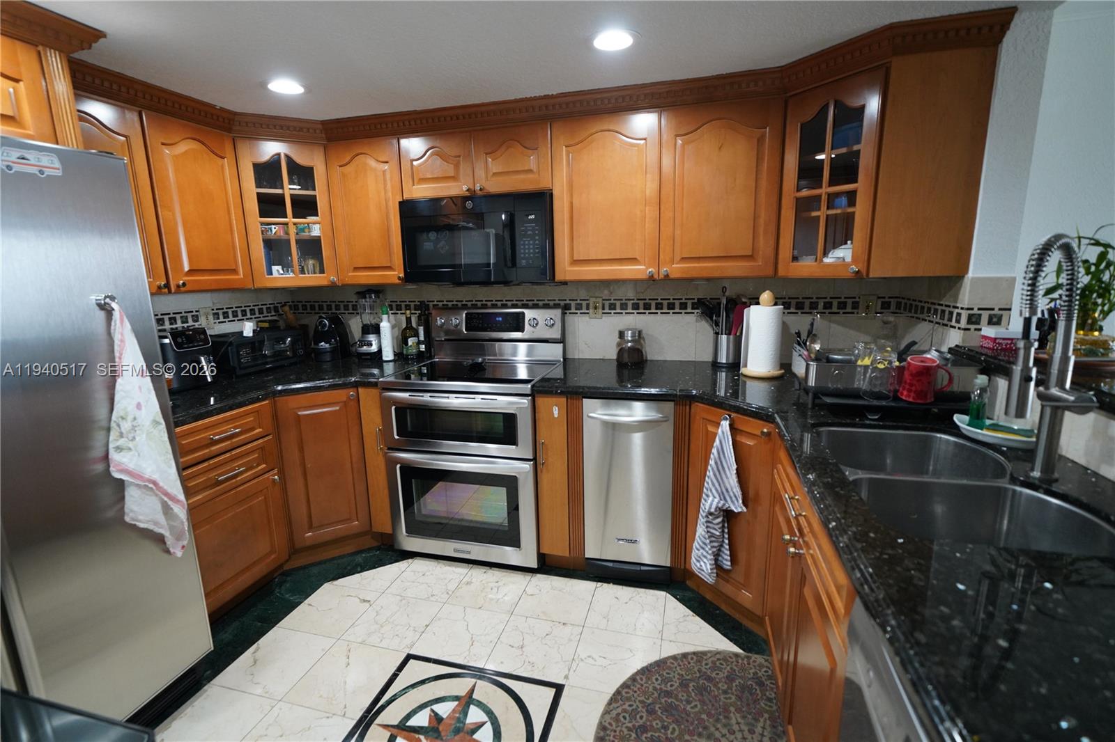 555 Northeast 15th Street, Unit 22I Miami, FL 33132 - Photo 8 of 17