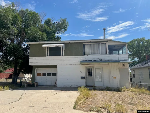 $99,000 | 523 13th Street, Rawlins, WY 82301