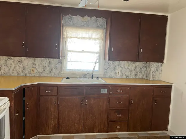 $99,000 | 523 13th Street, Rawlins, WY 82301