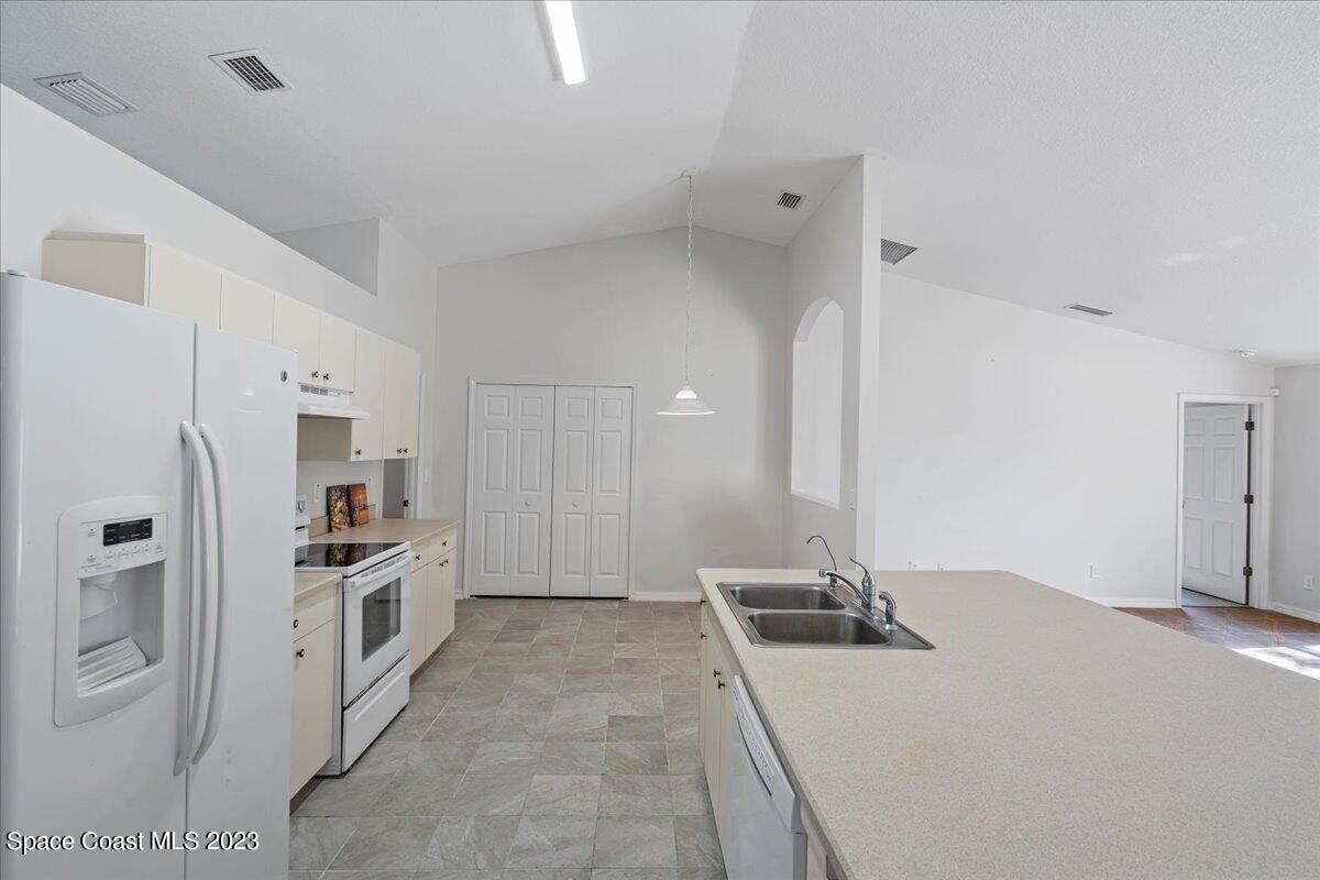 530 Octavius Road Southwest Palm Bay, FL 32908 - Photo 11 of 34 05-DSC06850