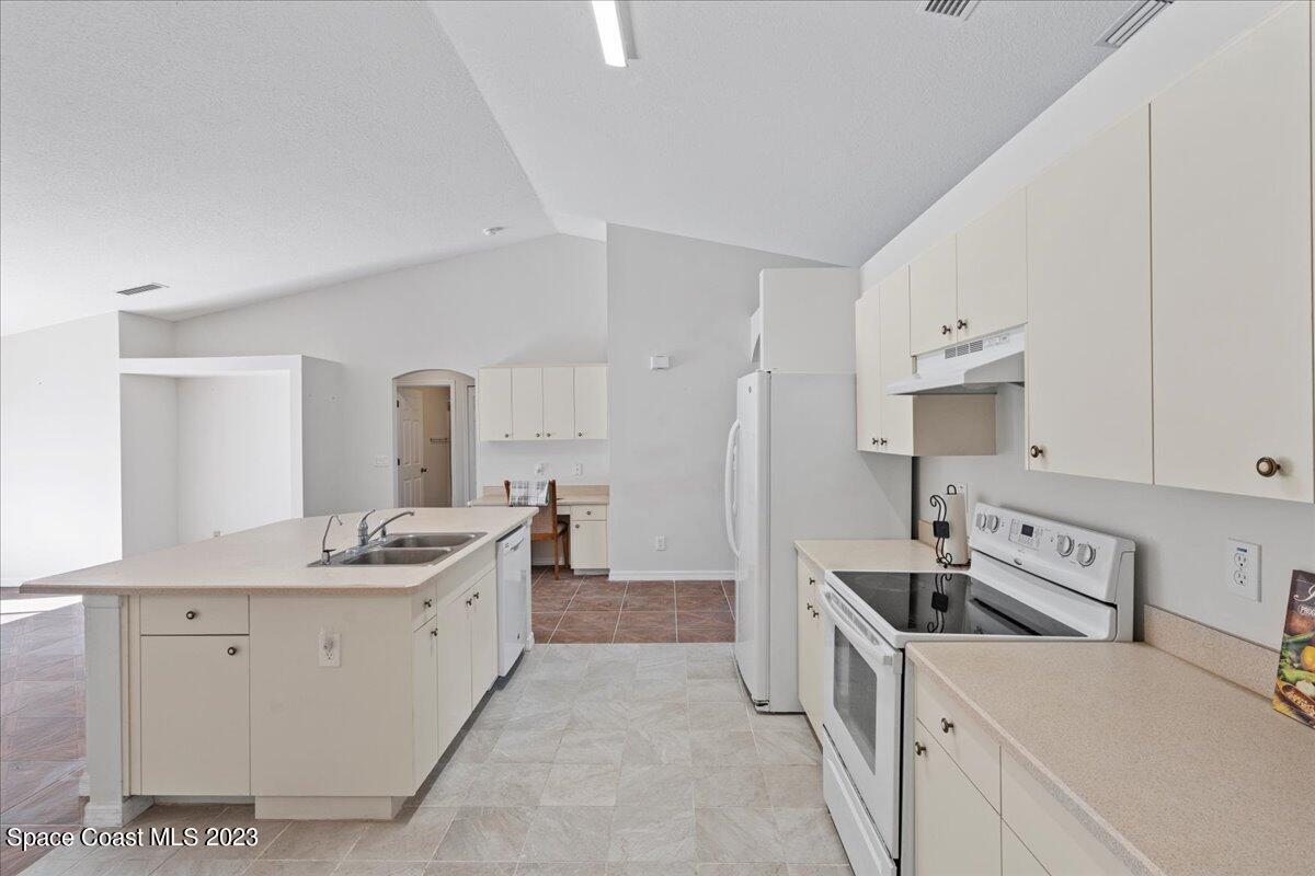 530 Octavius Road Southwest Palm Bay, FL 32908 - Photo 14 of 34 08-DSC06865