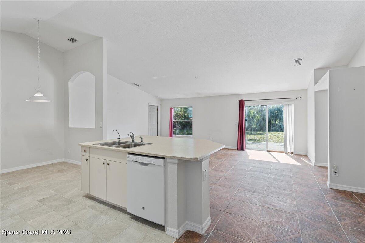 530 Octavius Road Southwest Palm Bay, FL 32908 - Photo 10 of 34 04-DSC06845