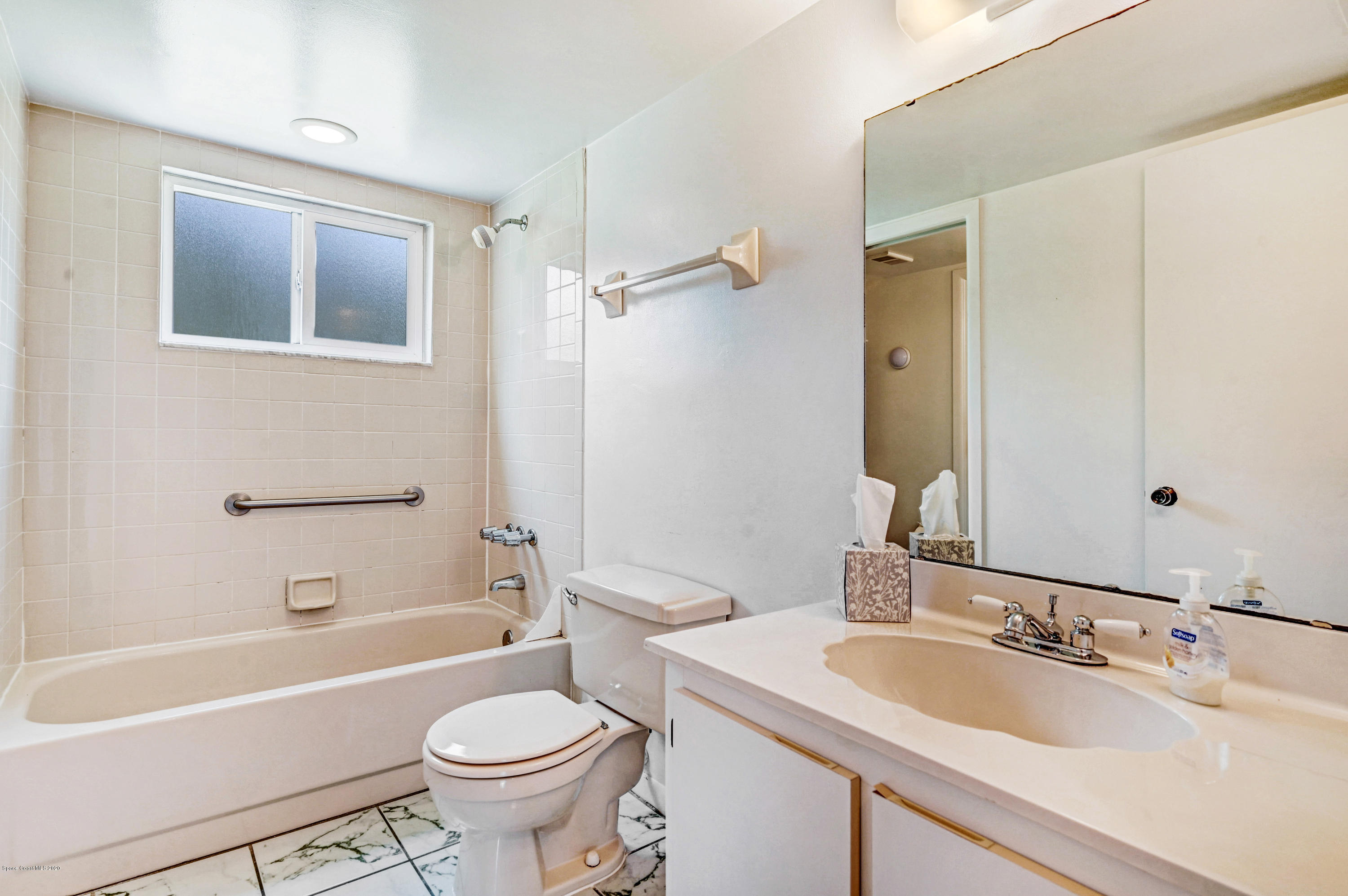 708 Ridge Club Drive, Unit 37 Melbourne, FL 32934 - Photo 14 of 25 a bathroom with a sink a toilet and a bathtub