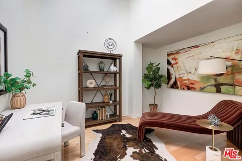 $2,149,000 | 323 San Vicente Boulevard, Unit 11, Santa Monica, CA 90402