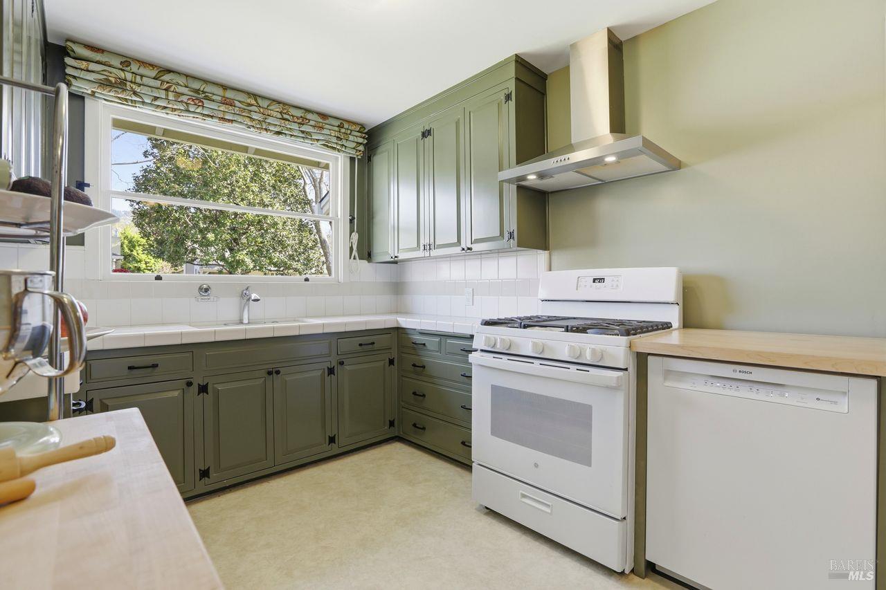 41 Bretano Way Greenbrae, CA 94904 - Photo 11 of 28 Plenty of work space for the large family gatherings!