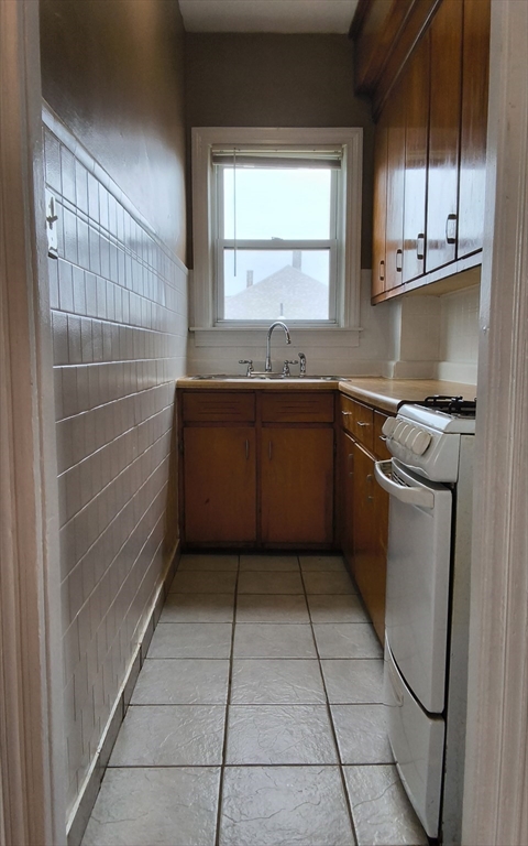 263 Fountain Street, Unit 3 Fall River, MA 02721 - Photo 4 of 10