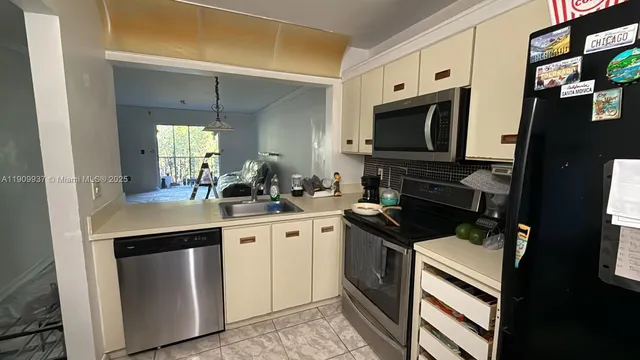 $240,000 | 430 Northeast 210th Cir Terrace, Unit 2033, Miami, FL 33179