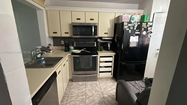 $240,000 | 430 Northeast 210th Cir Terrace, Unit 2033, Miami, FL 33179