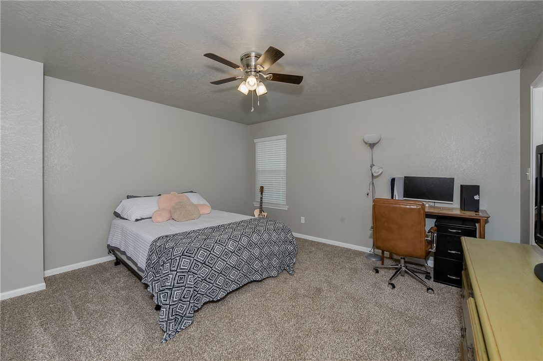 2018 Stubbs Drive Bryan, TX 77807 - Photo 37 of 41 a bedroom with a workspace
