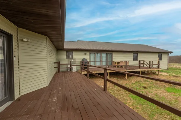 a view of sitting area with chairs