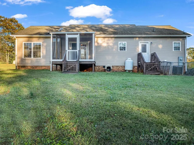 a view of a house with a backyard