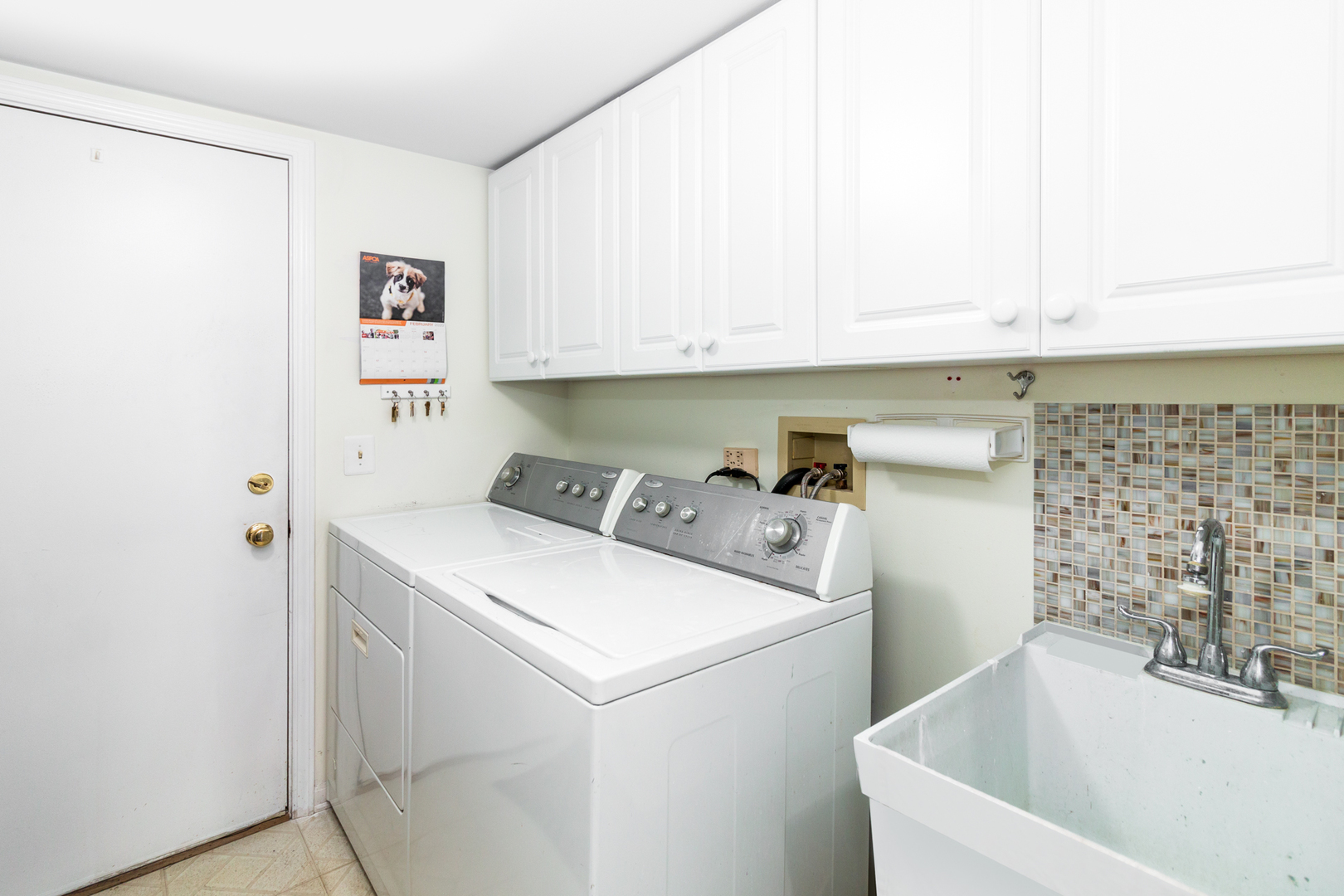 1176 Coldspring Road Elgin, IL 60120 - Photo 17 of 24 a utility room with dryer and washer